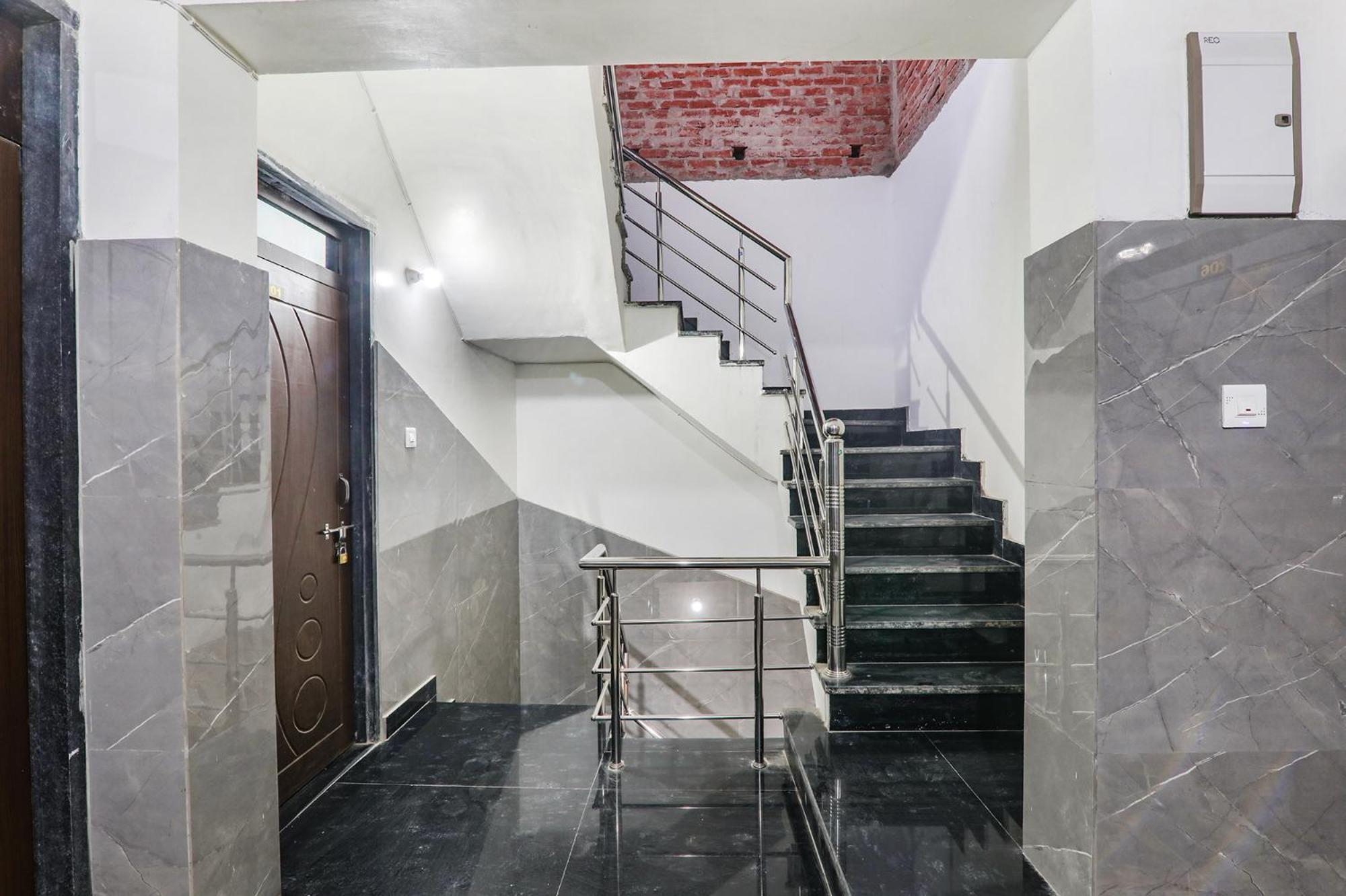 Fabexpress Milan Palace Ayodhya Dış mekan fotoğraf